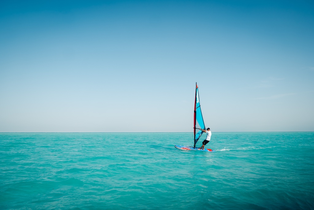 مغامرة ركوب الأمواج