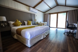 Cottage King Bed