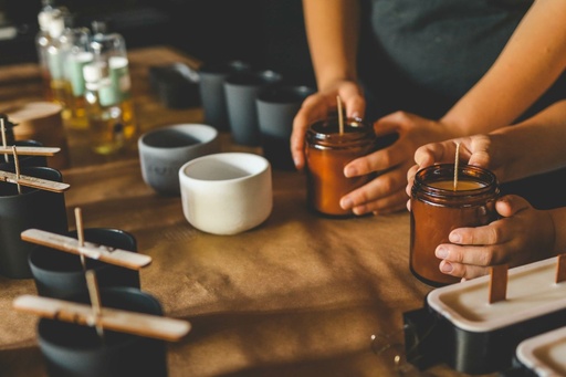 [D010175] Candle making experiences